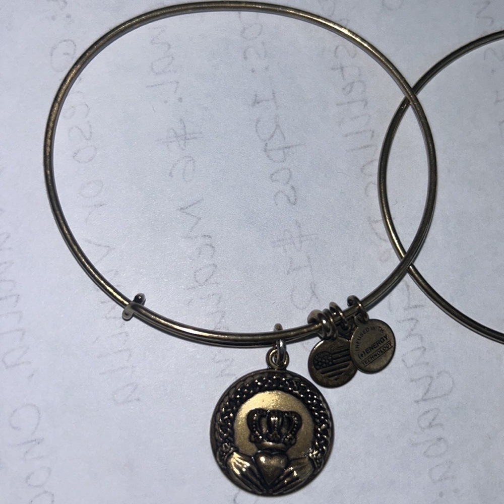 2 bracelets - Picture 3 of 4